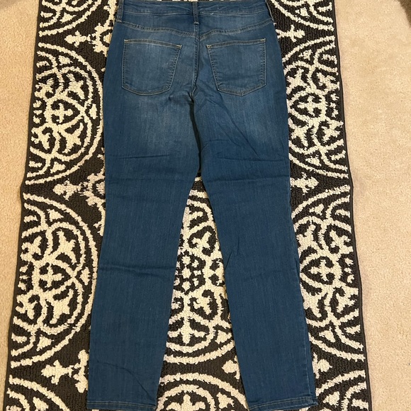 Universal Thread High Rise Skinny Jean- Blue, Size 10 - Picture 2 of 2